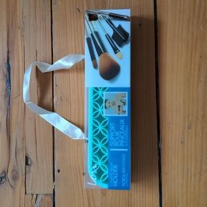 32-**FREE ADD ON**Cosmetic Brush Holder